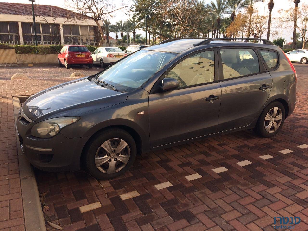 2010' Hyundai i30 CW photo #1