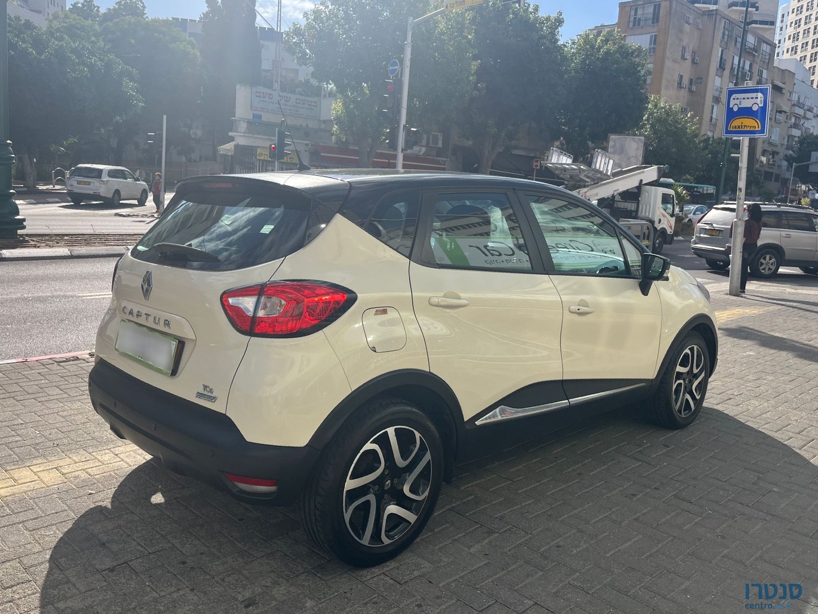 2015' Renault Captur photo #6