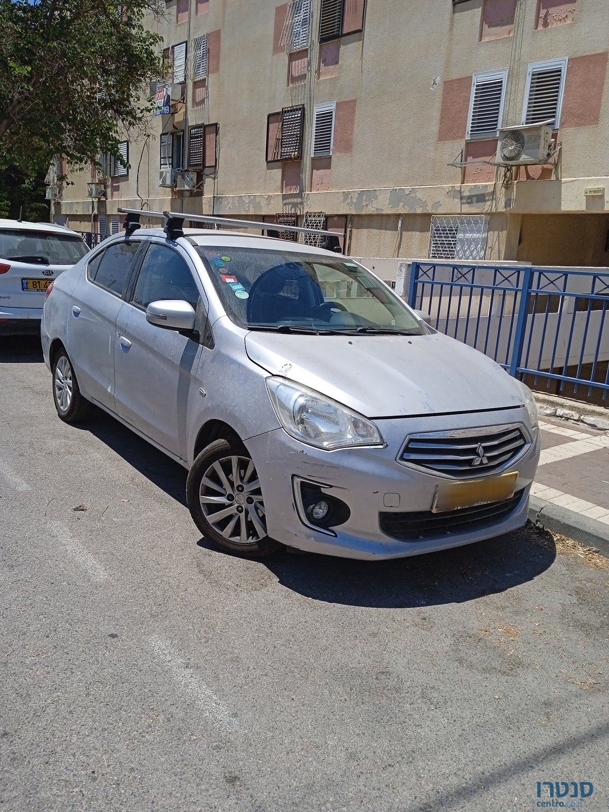 2015' Mitsubishi Attrage Седан photo #2