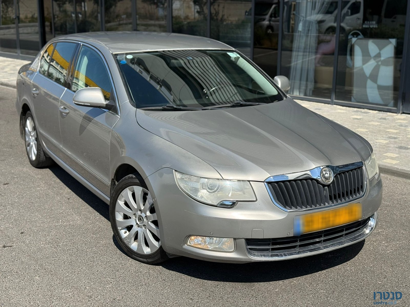 2013' Skoda Superb photo #4