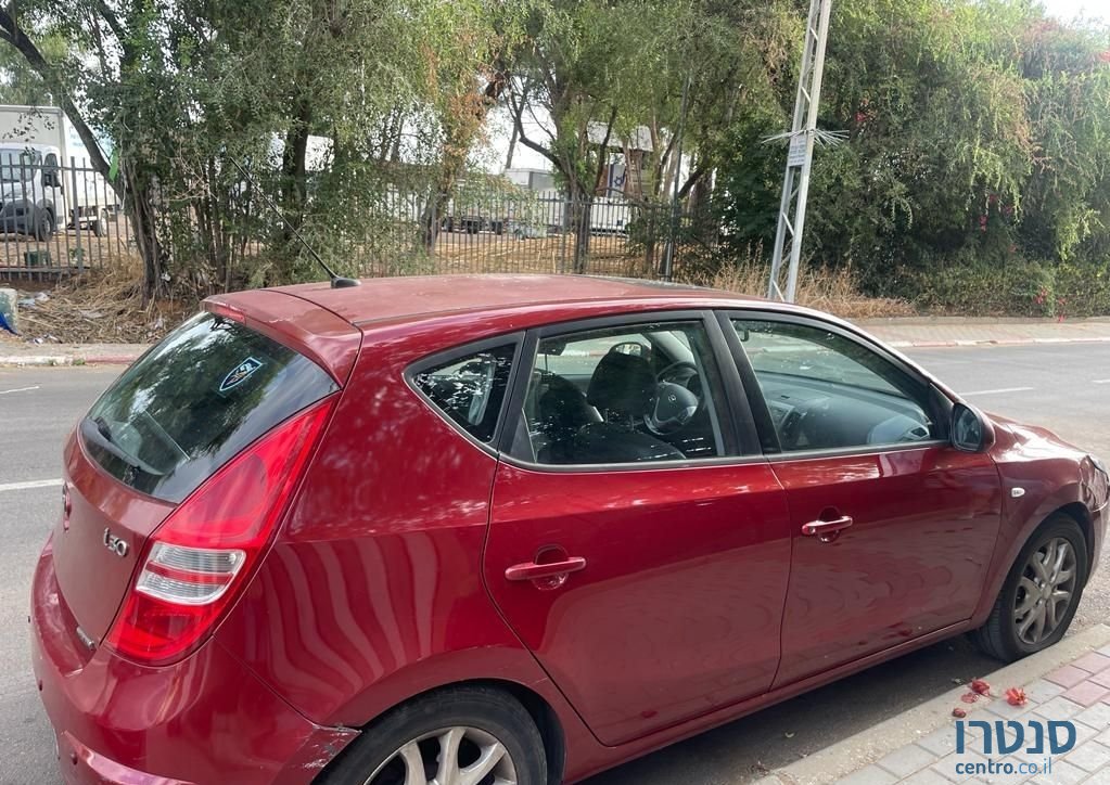 2008' Hyundai i30 יונדאי photo #2