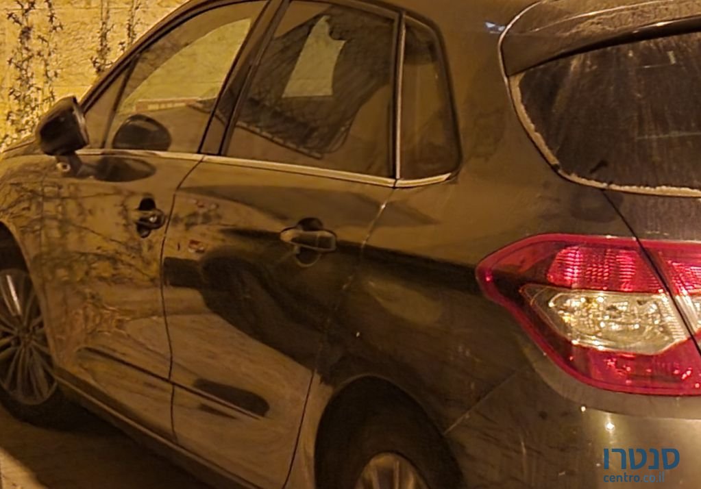 2011' Citroen C4 סיטרואן photo #3