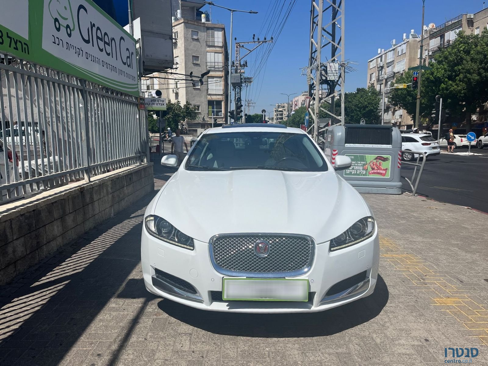 2015' Jaguar XF photo #3