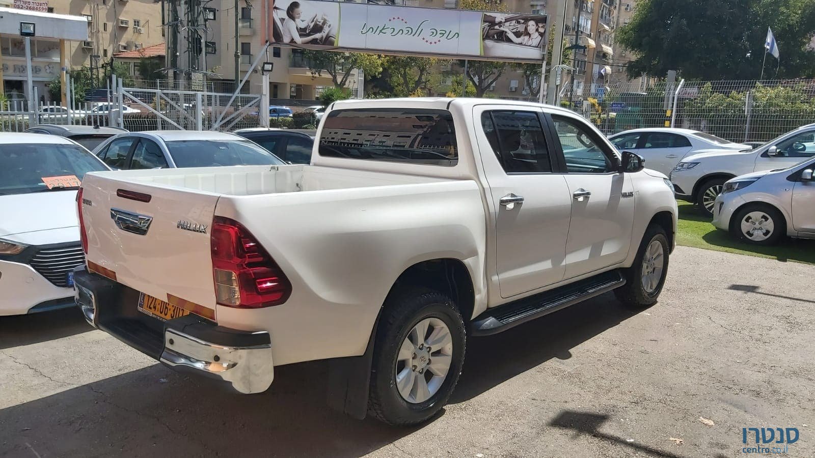 2018' Toyota Hilux photo #2