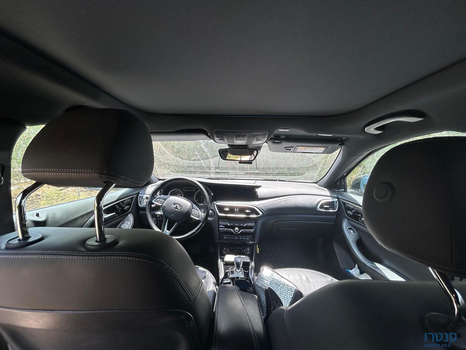 2020' Infiniti QX30 photo #7