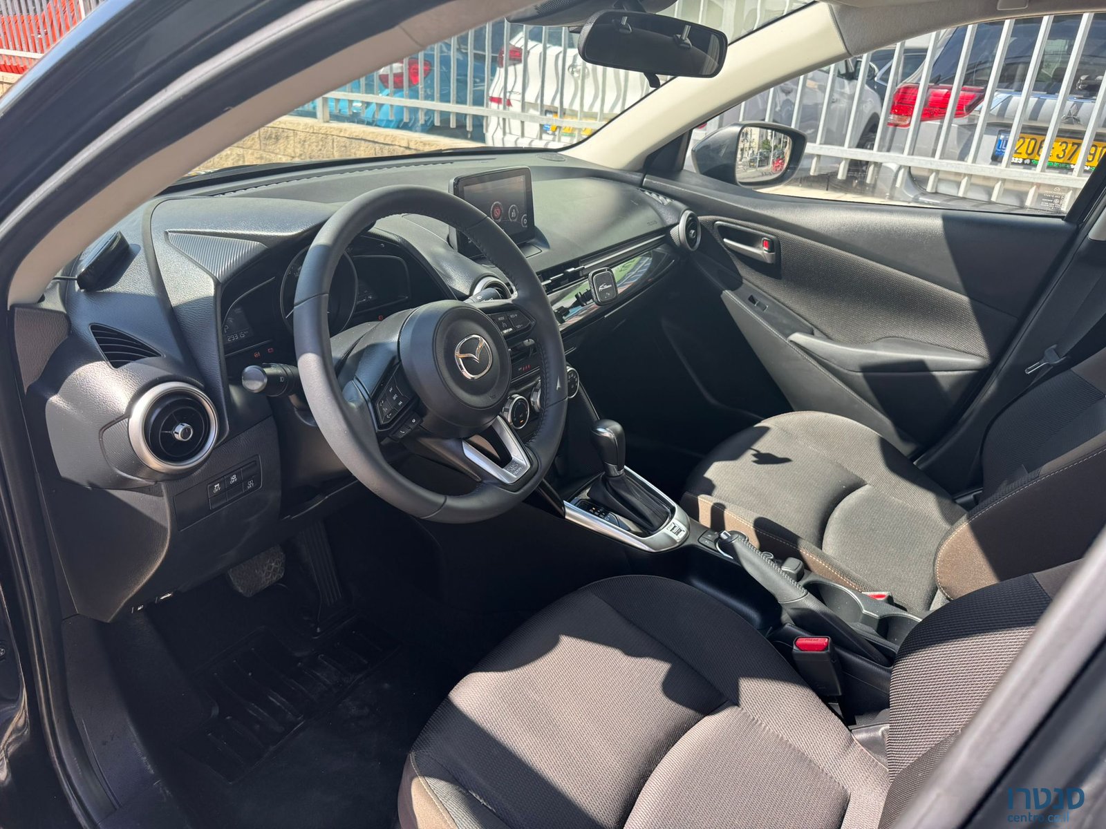 2020' Mazda 2 photo #2