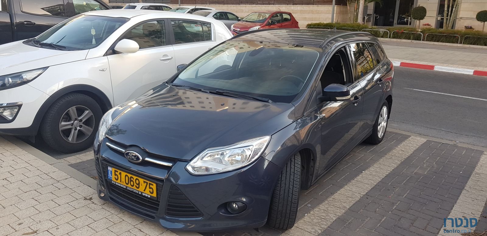 2012' Ford Focus photo #5