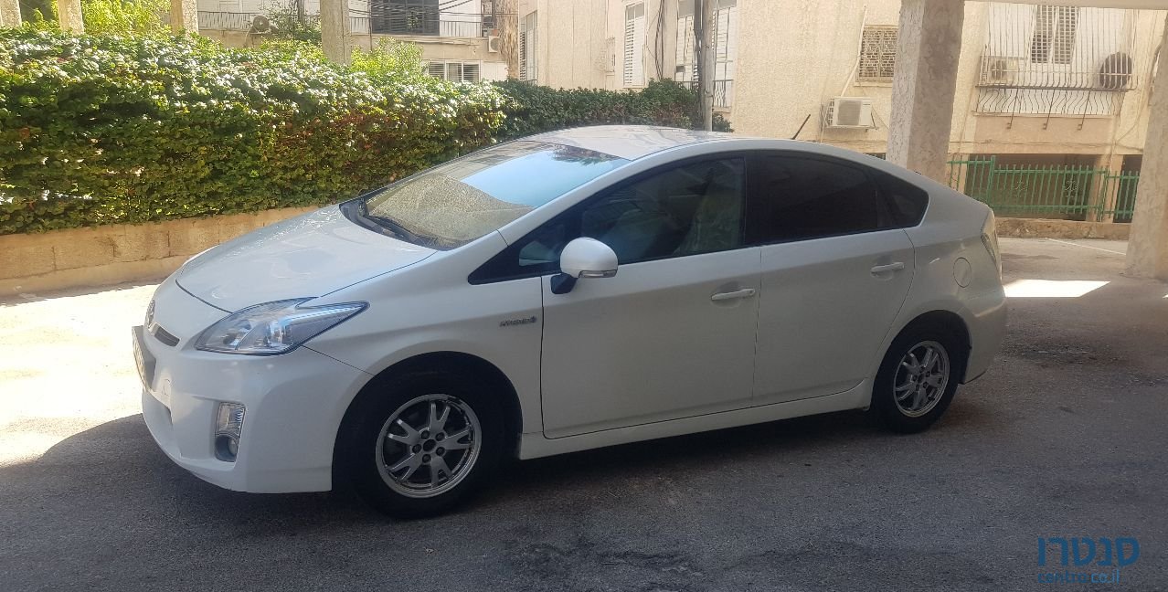 2010' Toyota Prius טויוטה פריוס photo #1