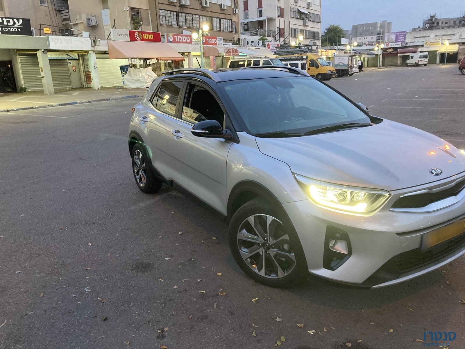 2020' Kia Stonic Premium photo #2