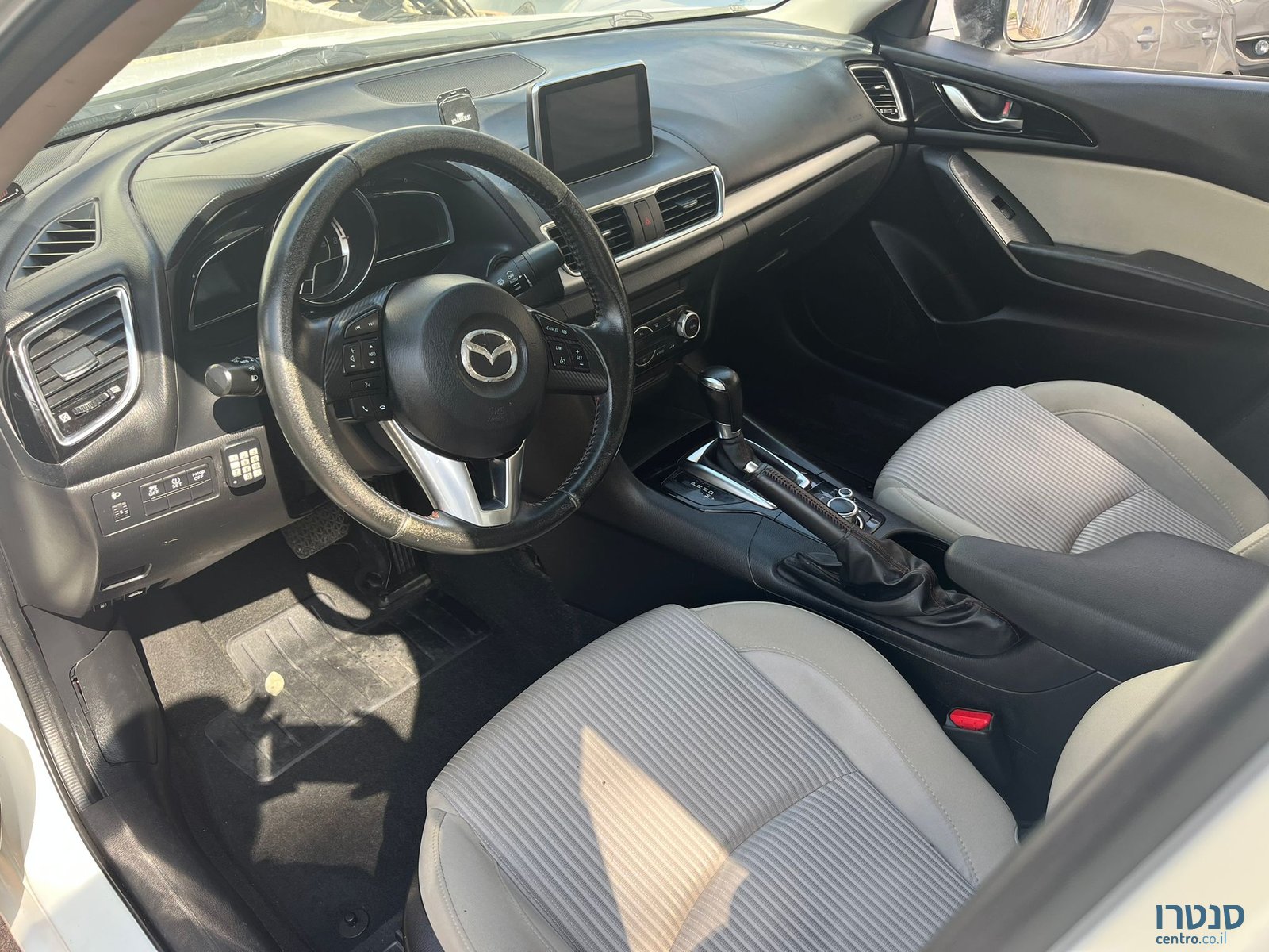 2014' Mazda 3 photo #6