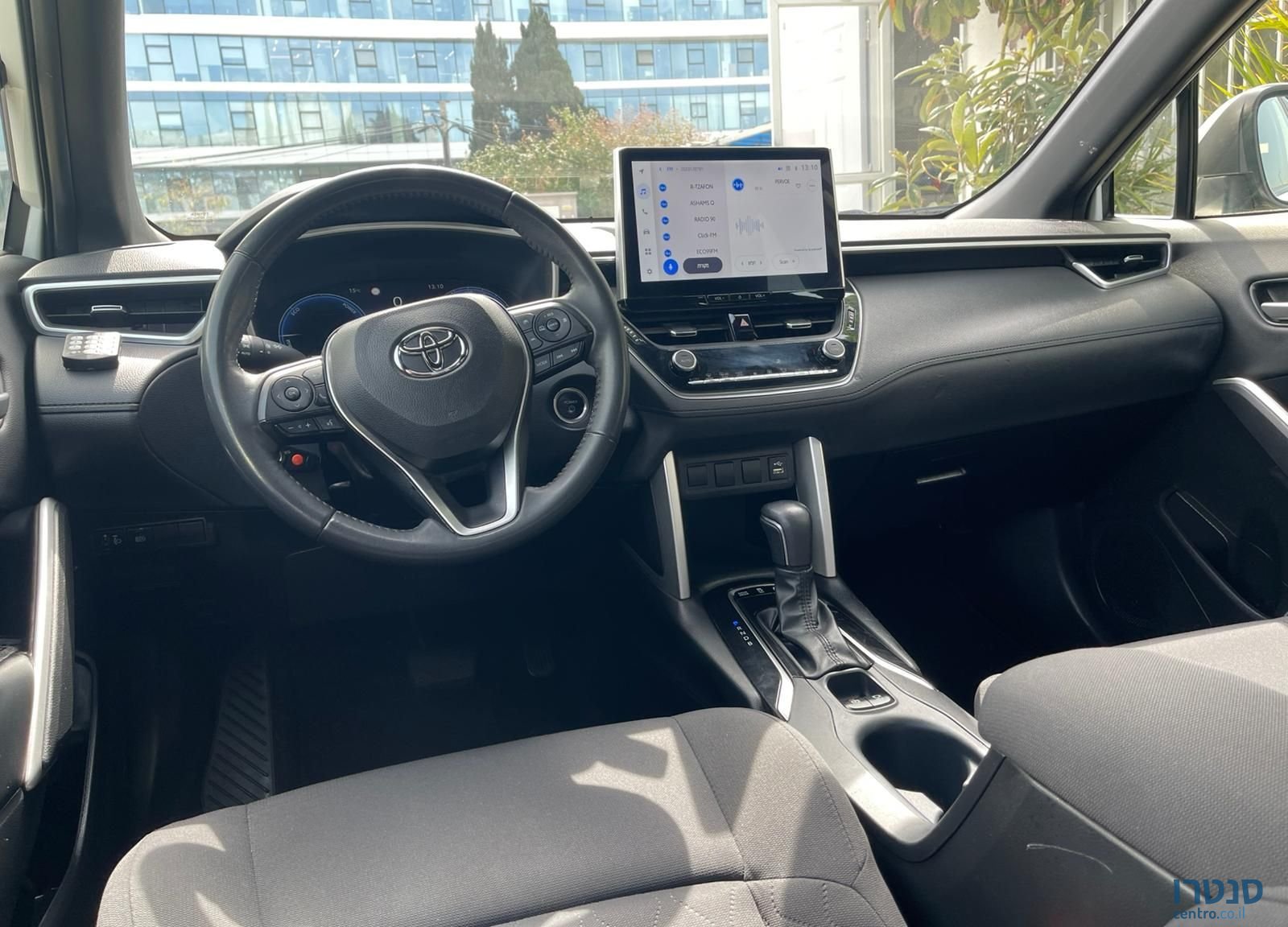 2023' Toyota Corolla Cross טויוטה קורולה קרוס photo #2