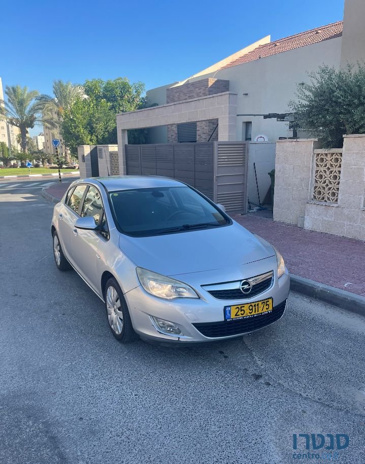 2012' Opel Astra אופל אסטרה photo #1
