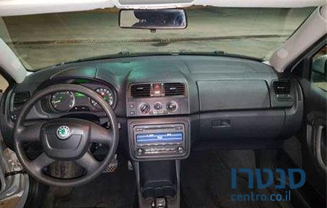2010' Skoda Fabia סקודה פביה photo #3