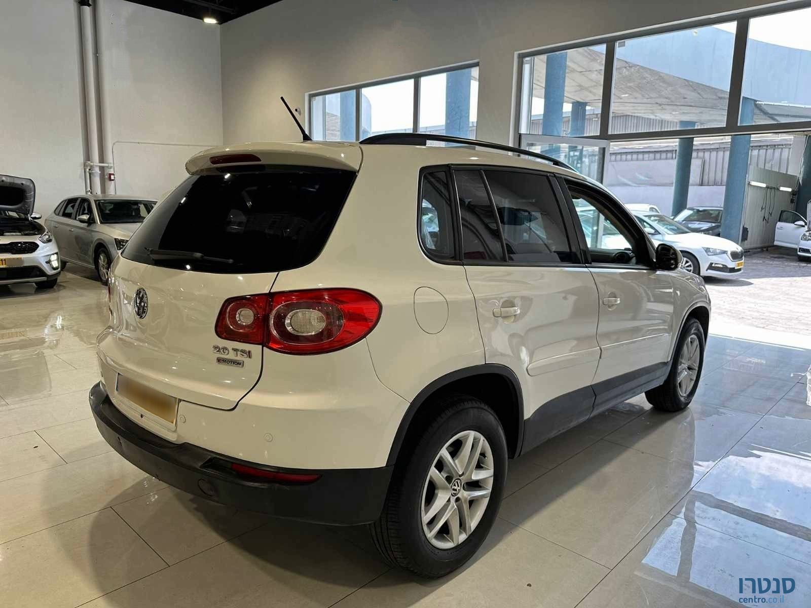 2009' Volkswagen Tiguan photo #3