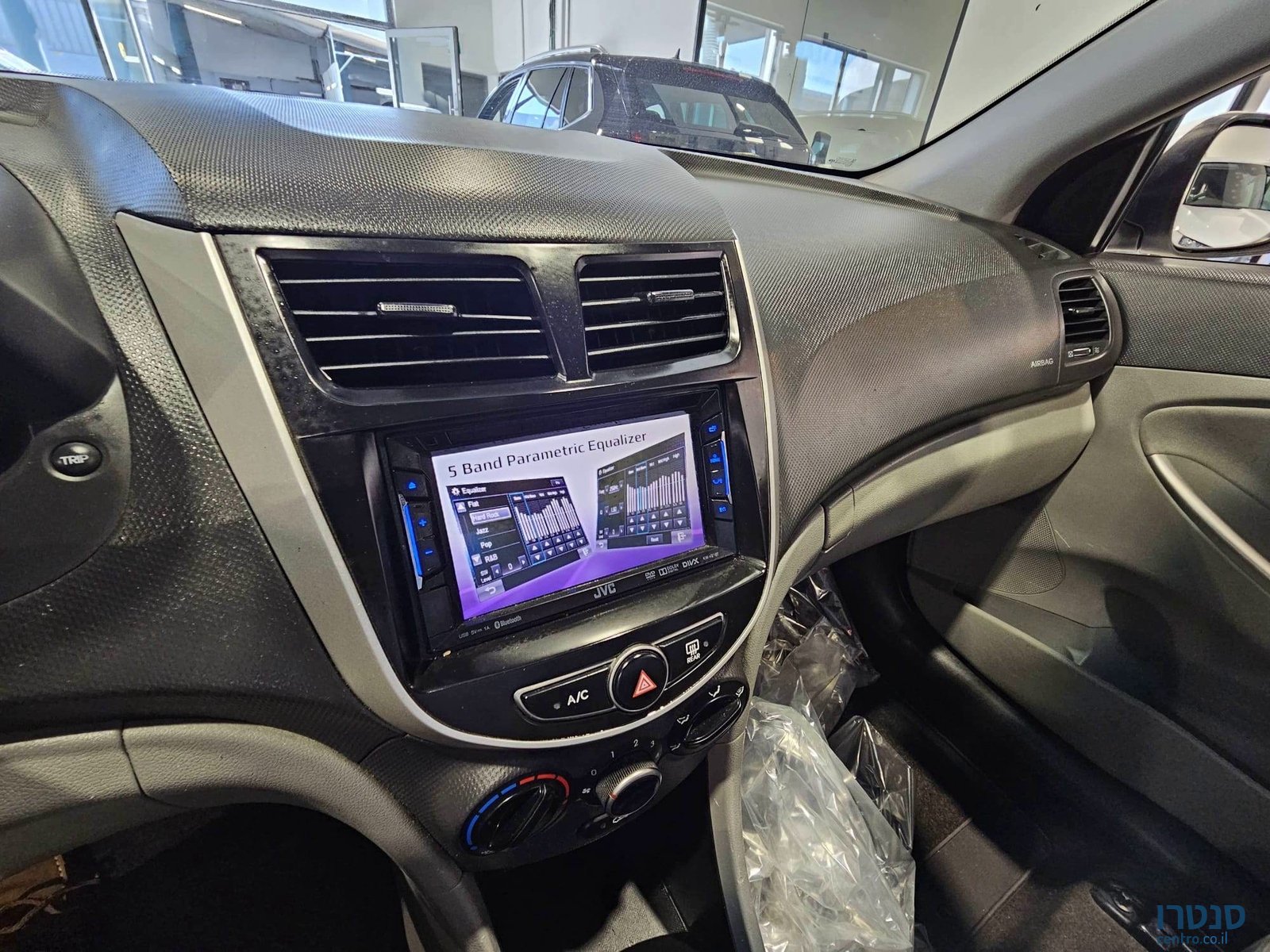 2015' Hyundai i25 photo #7