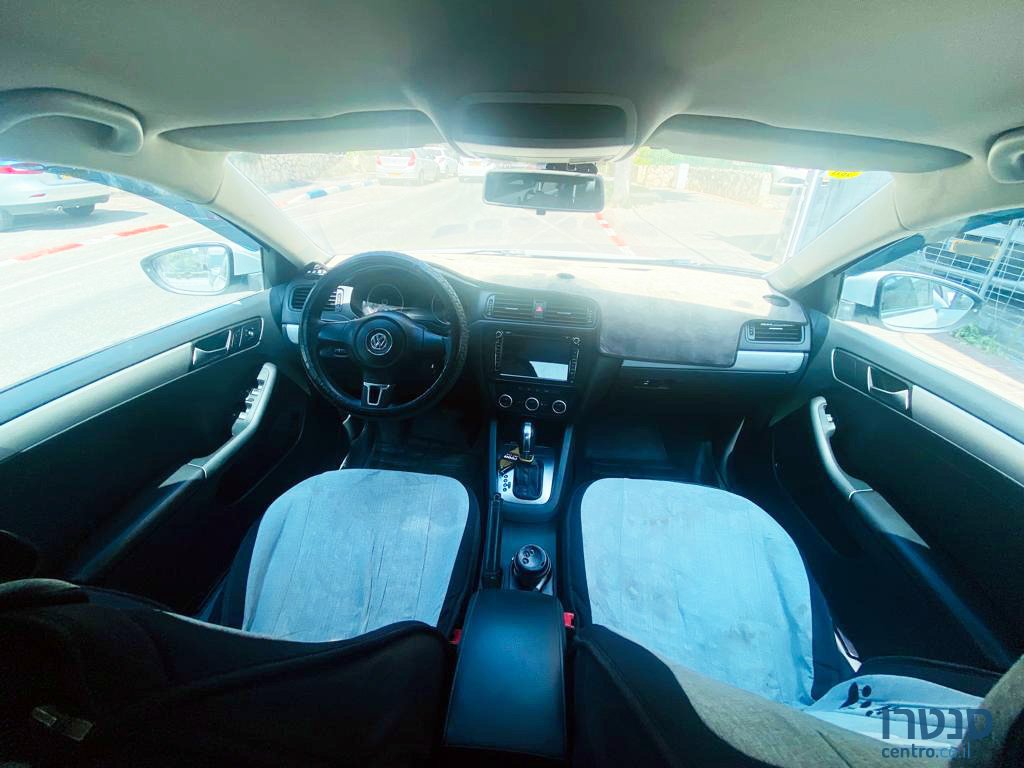 2015' Volkswagen Jetta photo #4