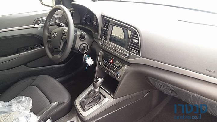 2018' Hyundai i35 photo #3