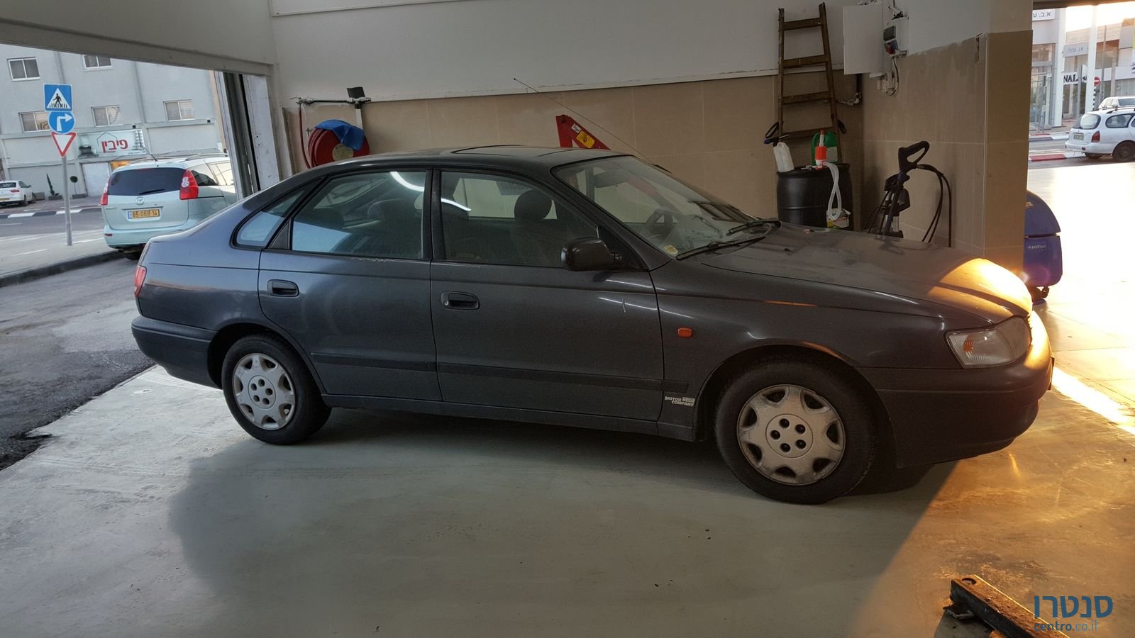 1995' Toyota Carina E photo #6