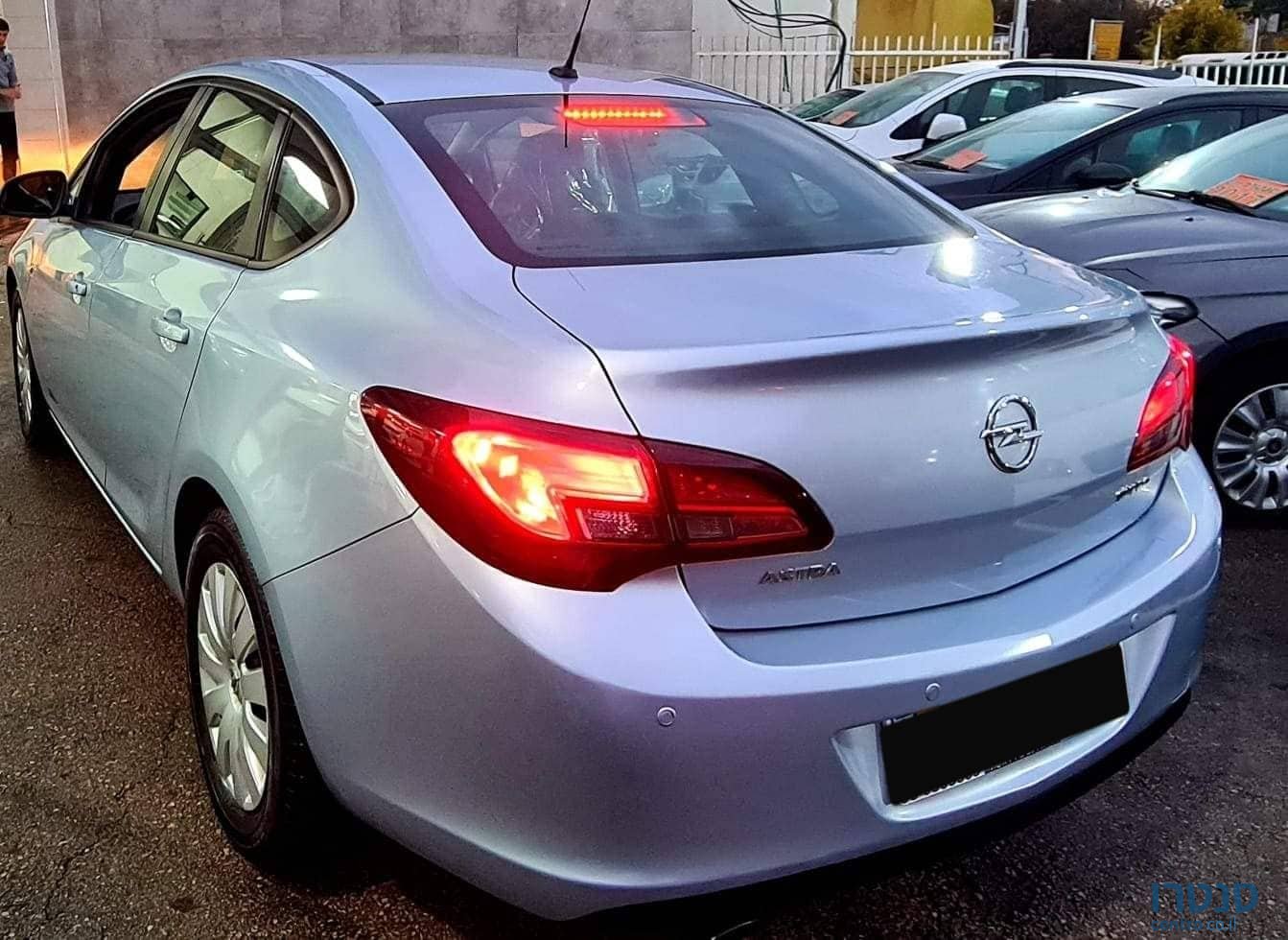 2015' Opel Astra photo #4