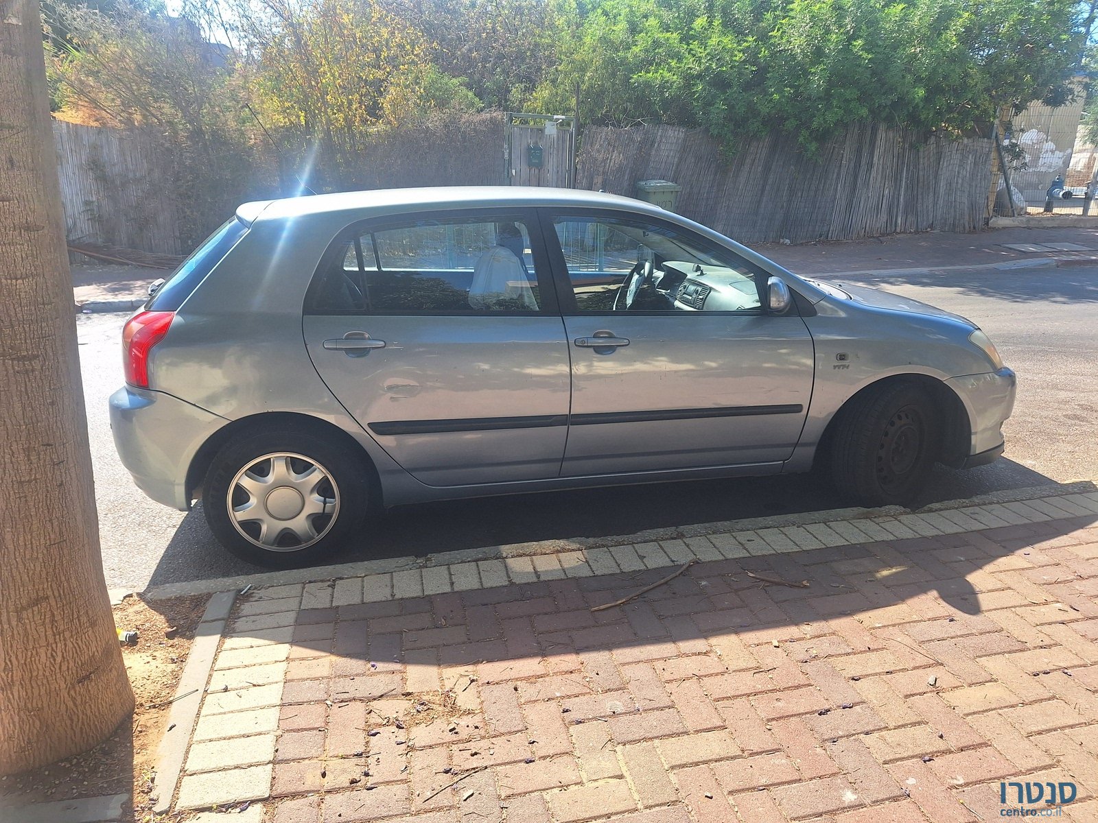 2004' Toyota RunX photo #5