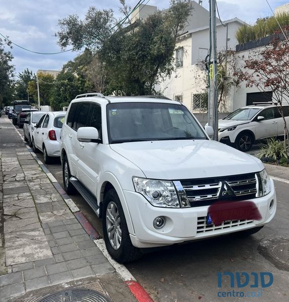 2014' Mitsubishi Pajero מיצובישי פג'רו photo #5