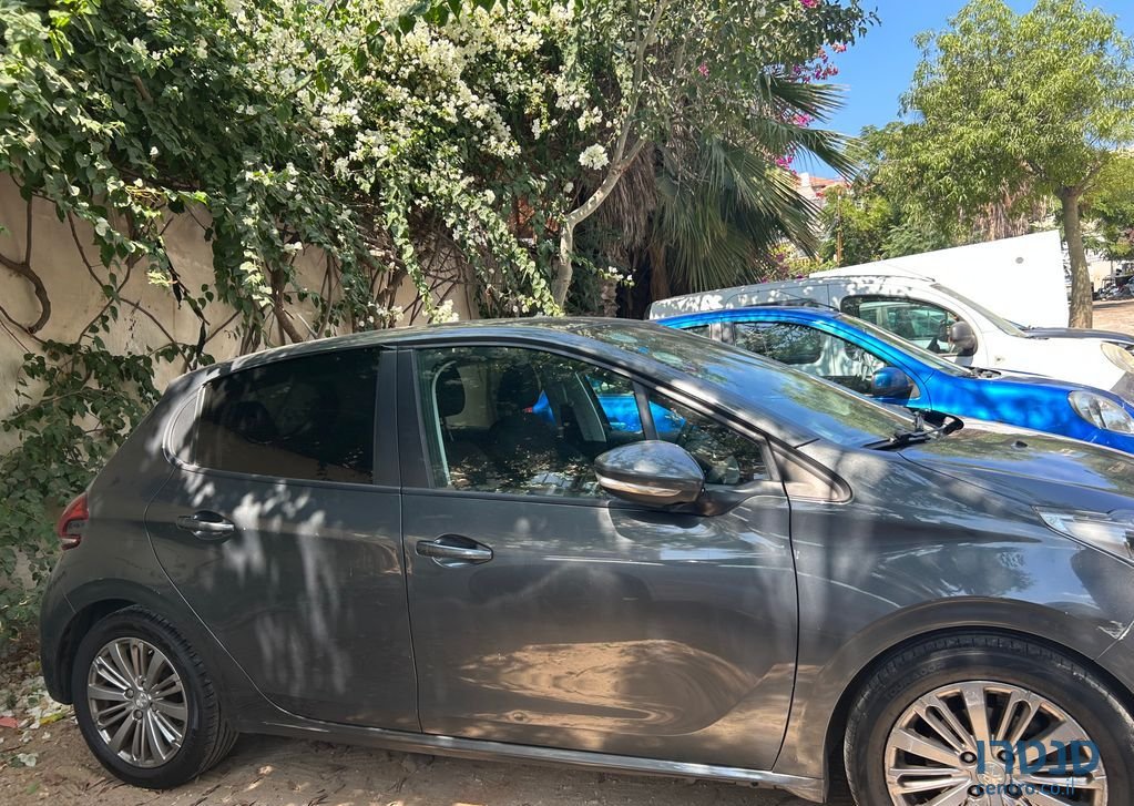 2016' Peugeot 208 פיג'ו photo #3