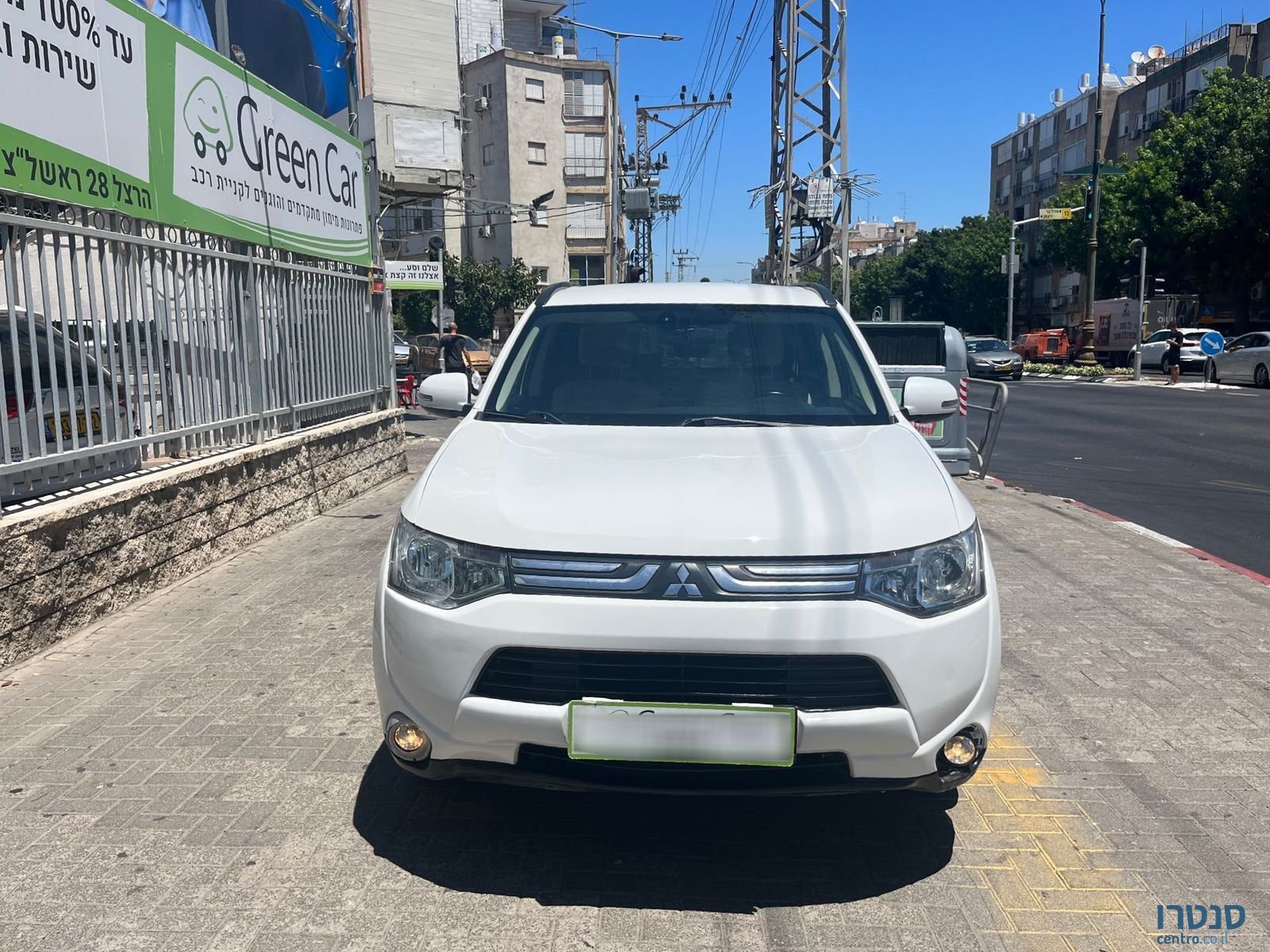 2014' Mitsubishi Outlander photo #3