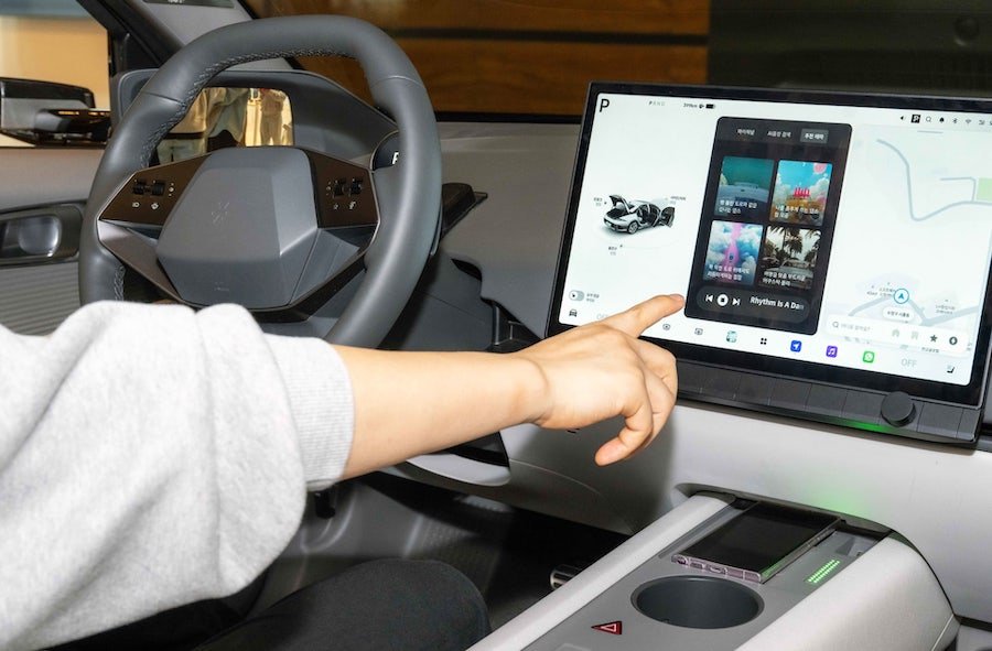 Hyundai Will Bring Tesla-Like Screens to Next-Gen Tucson and Elantra