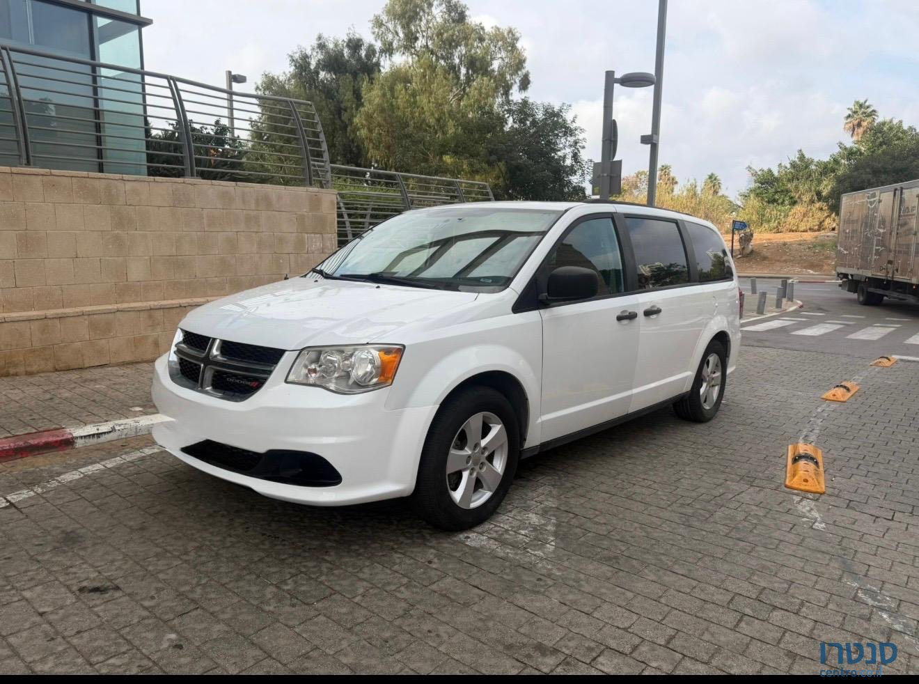 2019' Dodge Caravan SE Plus photo #1