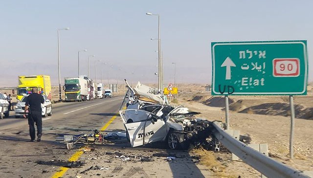 На 90-м шоссе при столкновении с грузовиком погиб водитель легковушки