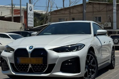 2024' BMW i4 ב מ וו
