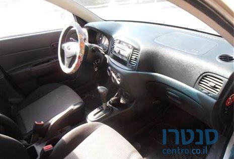 2010' Hyundai Accent photo #3