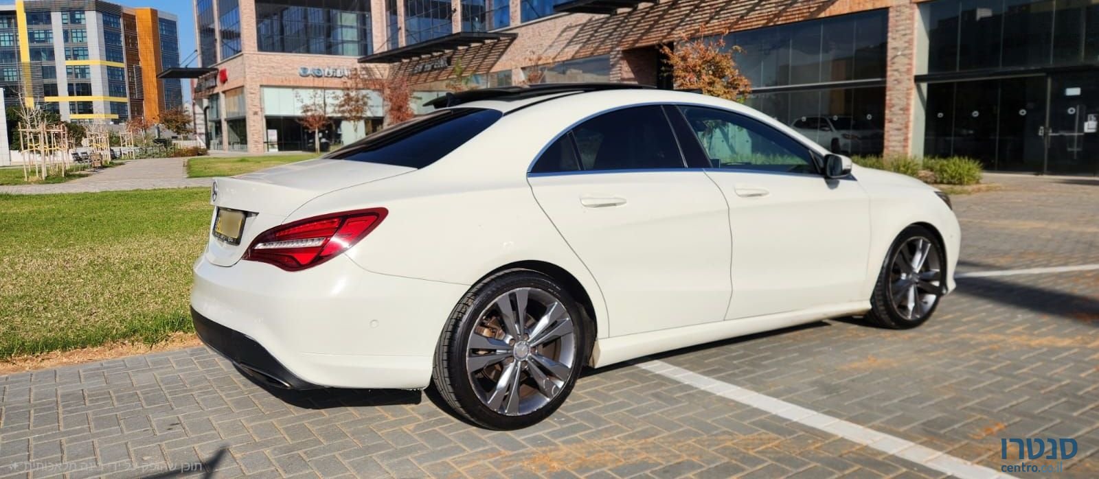 2017' Mercedes-Benz CLA מרצדס-בנץ photo #2