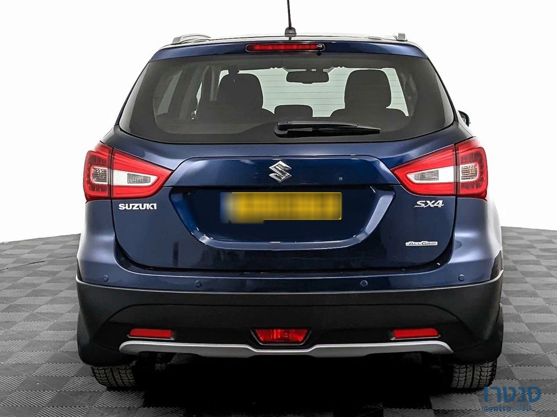 2018' Suzuki SX4 photo #2