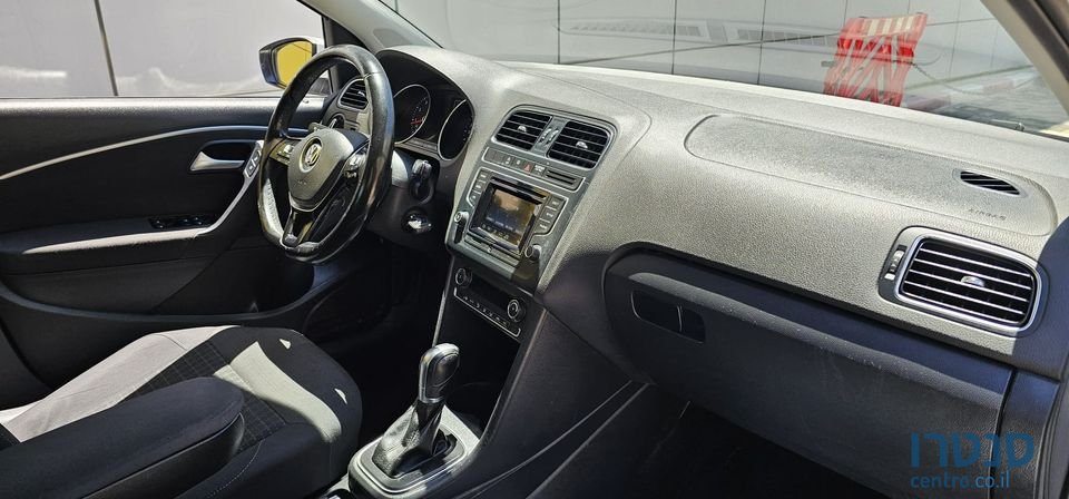2017' Volkswagen Polo photo #5