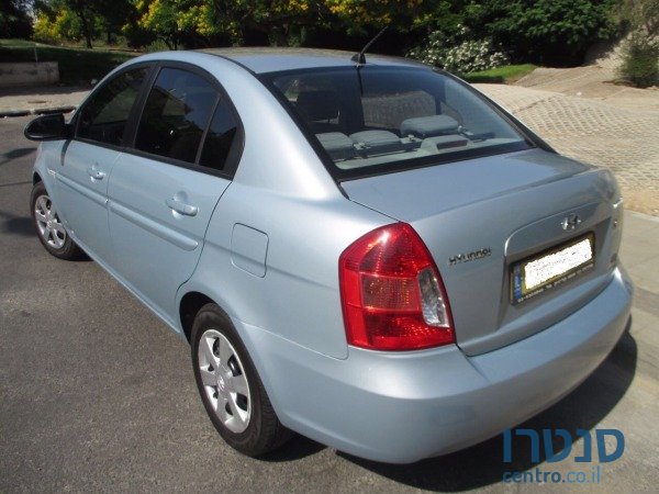 2010' Hyundai Accent photo #2