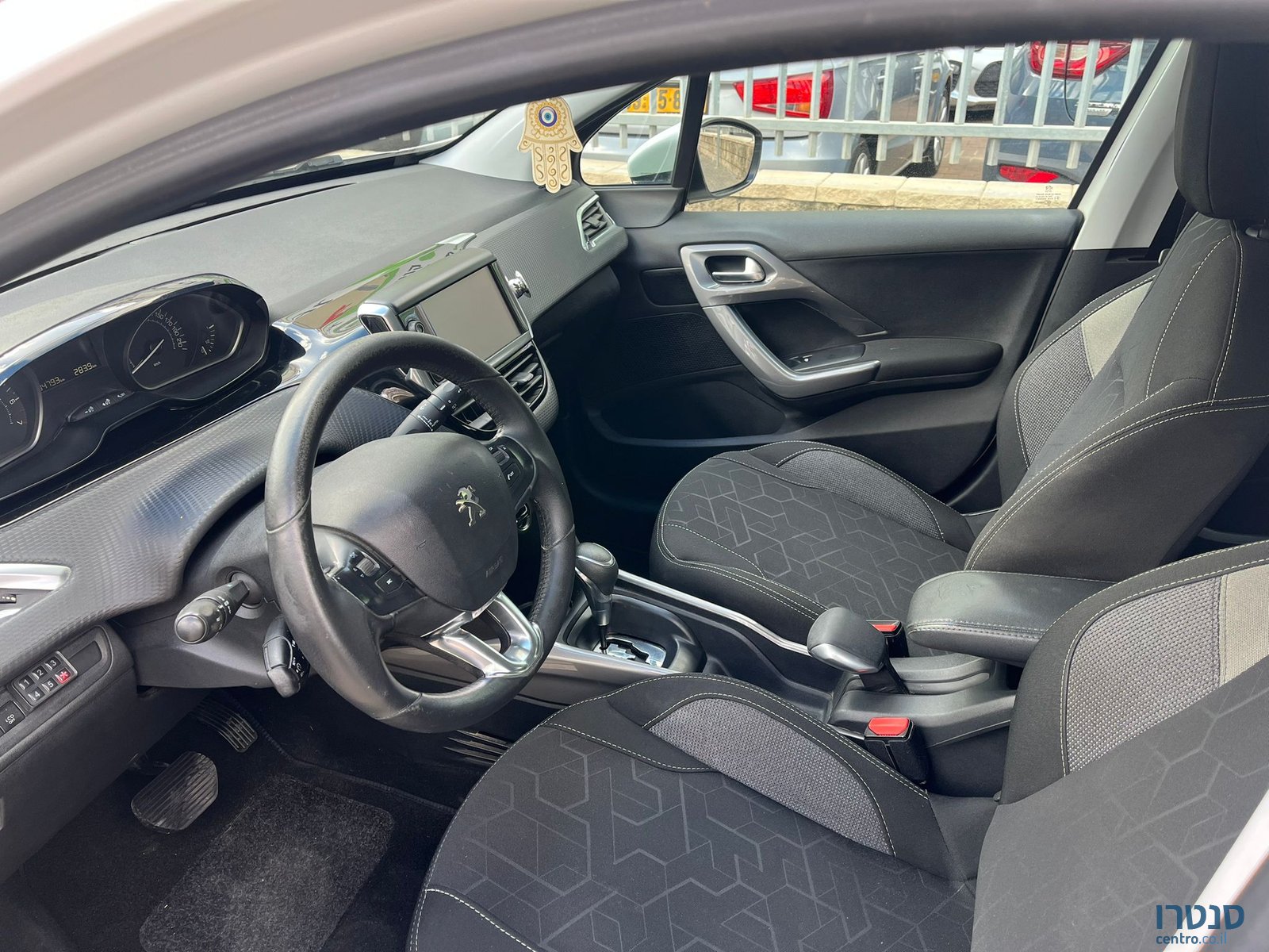 2018' Peugeot 2008 photo #2