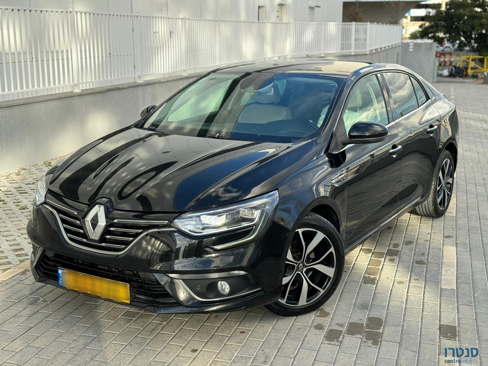 2019' Renault Megane photo #1