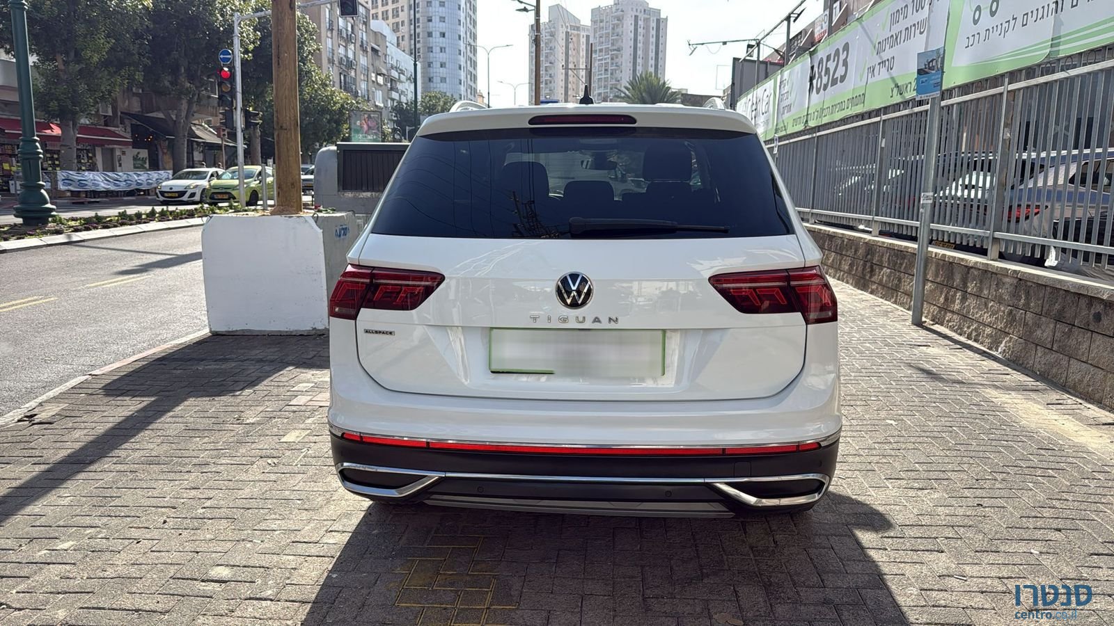 2023' Volkswagen Tiguan photo #5