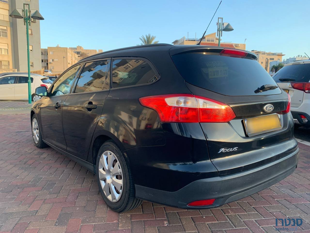 2011' Ford Focus Универсал photo #5