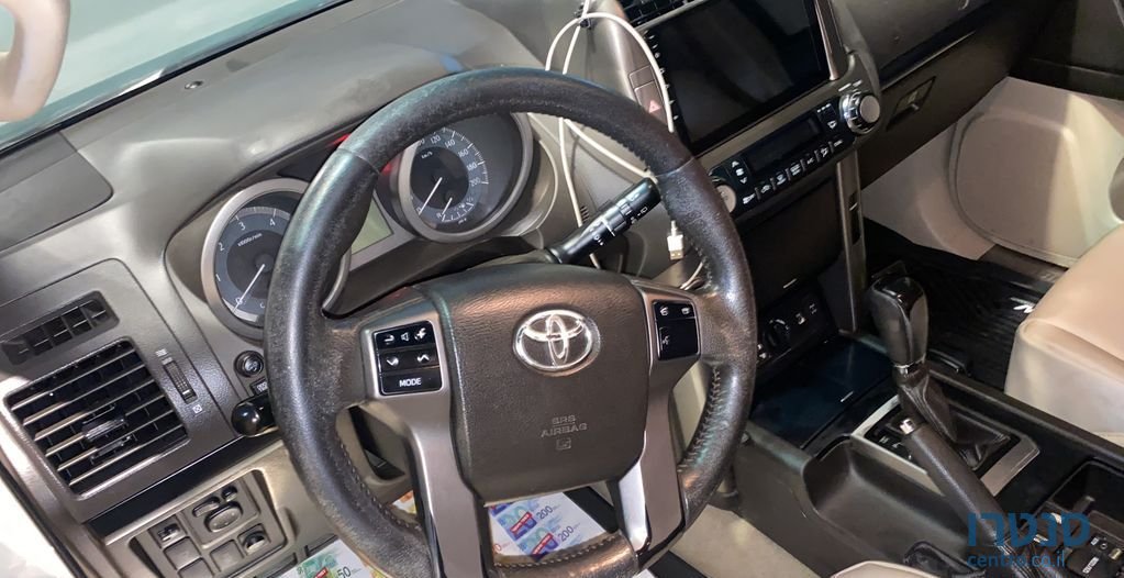2010' Toyota Land Cruiser טויוטה לנד קרוזר photo #3