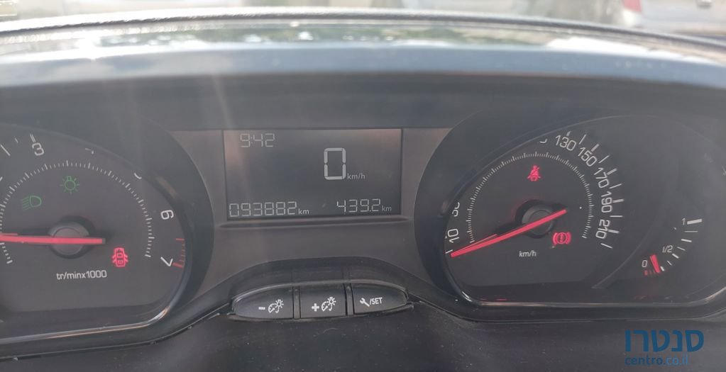 2015' Peugeot 208 פיג'ו photo #5