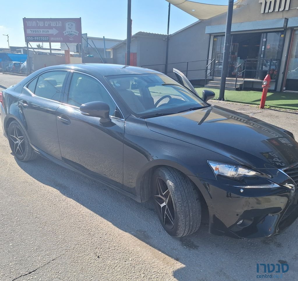 2017' Lexus IS לקסוס photo #2
