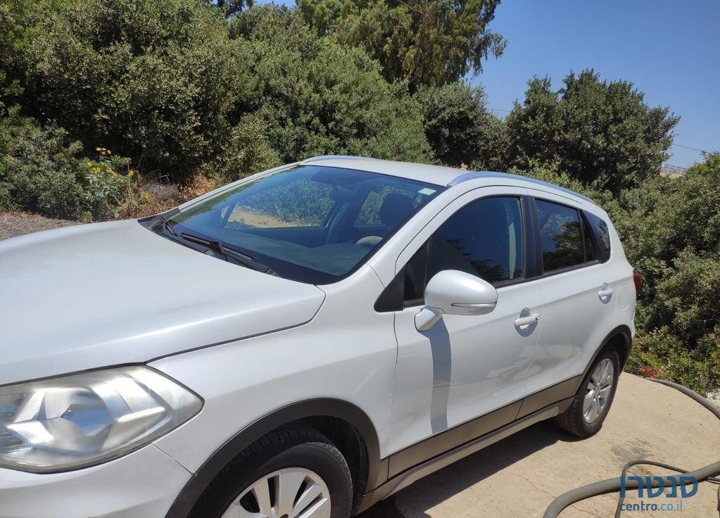 2014' Suzuki SX4 סוזוקי קרוסאובר photo #1