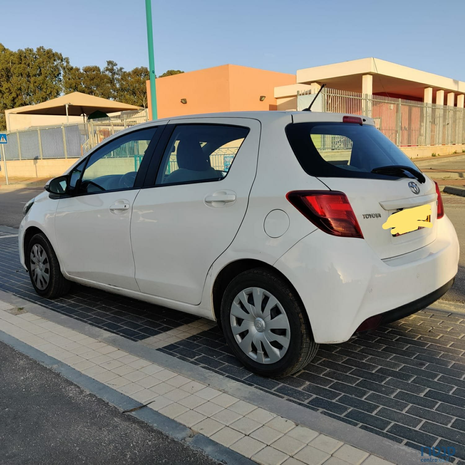 2016' Toyota Yaris photo #4