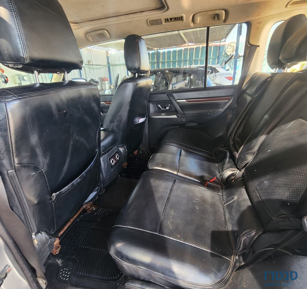 2013' Mitsubishi Pajero מיצובישי פג'רו photo #5