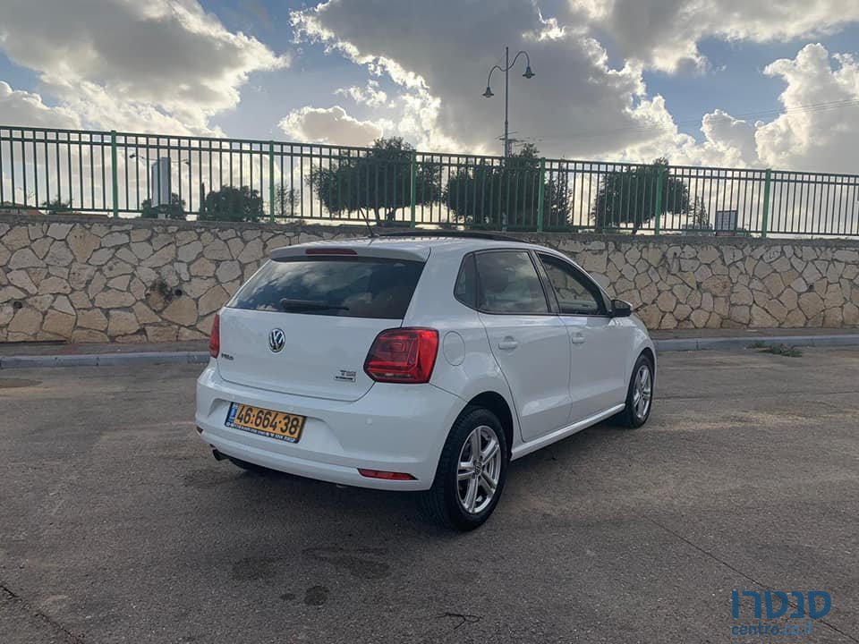 2016' Volkswagen Polo photo #2
