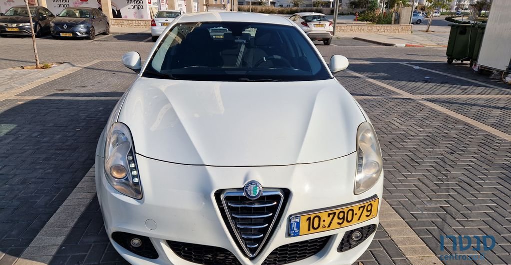 2011' Alfa Romeo Giulietta אלפא רומיאו ג'ולייטה photo #3