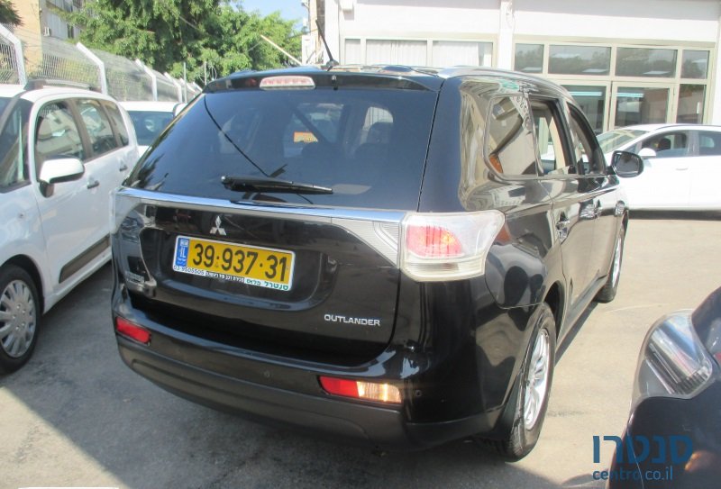 2014' Mitsubishi Outlander photo #2