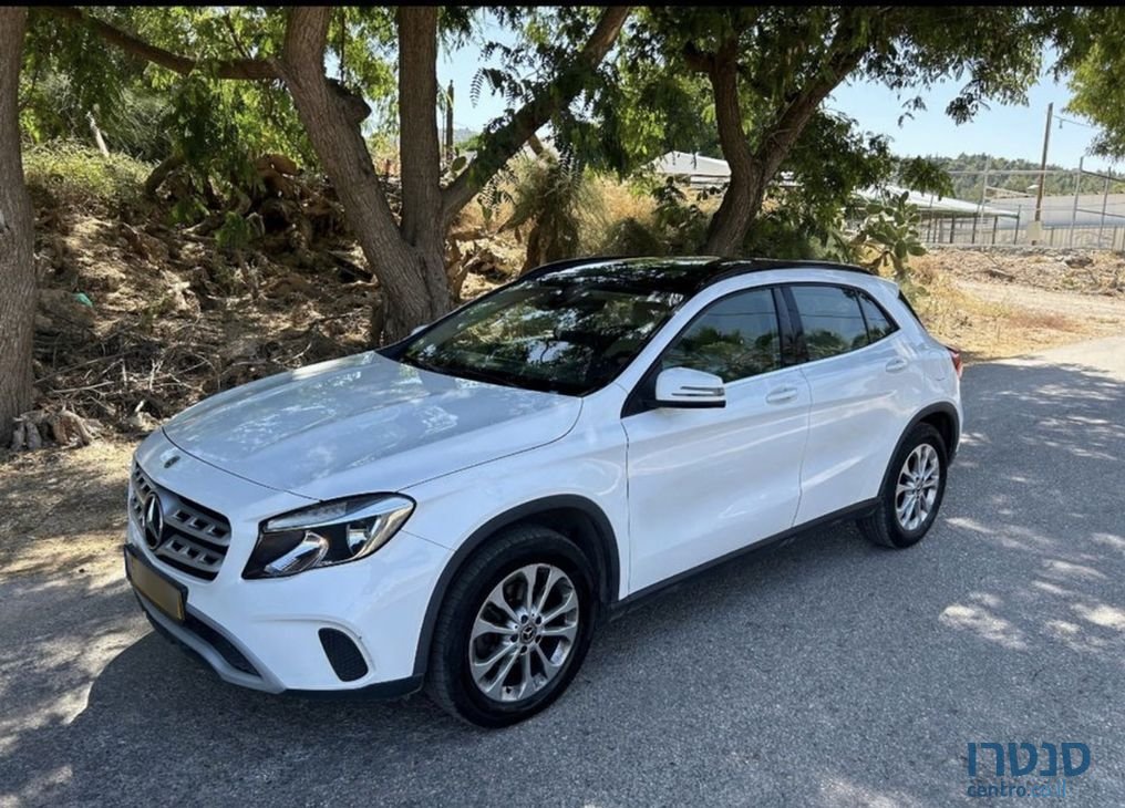 2019' Mercedes-Benz GLA מרצדס photo #1